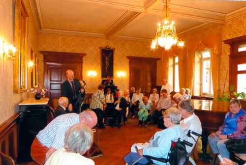 24 Dialog im Kloster